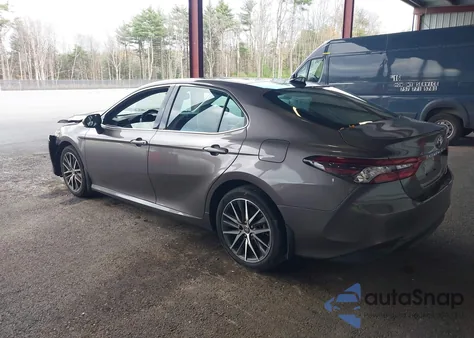2021 Toyota Camry Xle Awd z USA, uszkodzony, nr VIN 4T1F11BK2MU040246